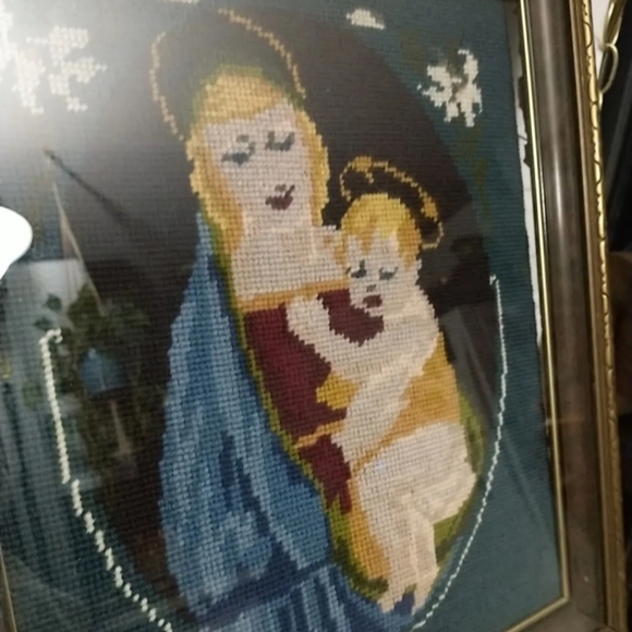 ANTIQUE  Framed Needlepoint Blonde Mother Mary & Baby  Jesus in wood frame 17x14 - Picture 5 of 9
